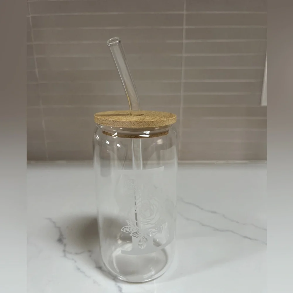 L monogrammed glass tumbler white‎ floral initial design bamboo lid glass straw